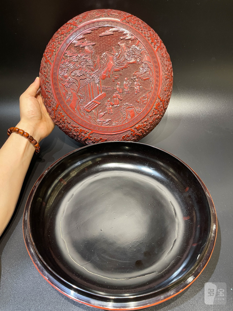 清乾隆 剔红庭院高士、花卉纹大捧盒 - 图6